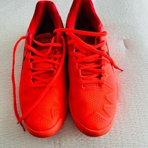 ASICS Gel Resolution 8. Only worn once! Great condition! Scuff marks on bottom.